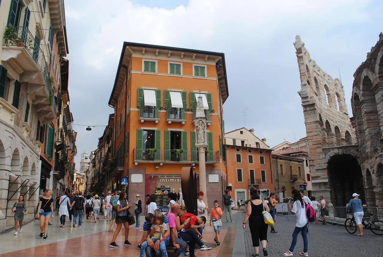 Dreaming Verona Rooms 3*,